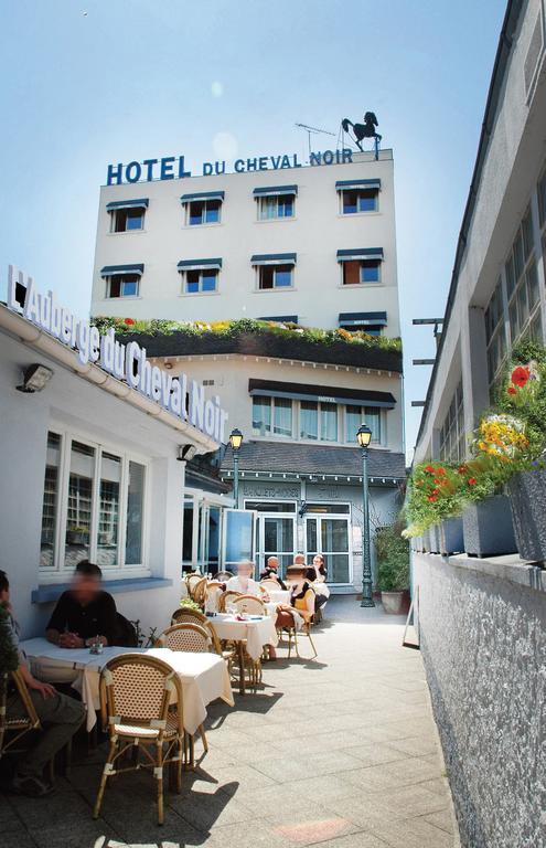Le Cheval Noir Hotel Paris Pantin Exteriör bild