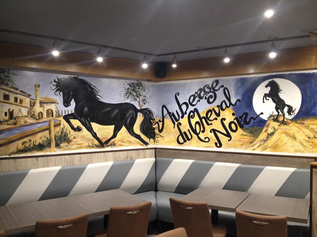 Le Cheval Noir Hotel Paris Pantin Exteriör bild