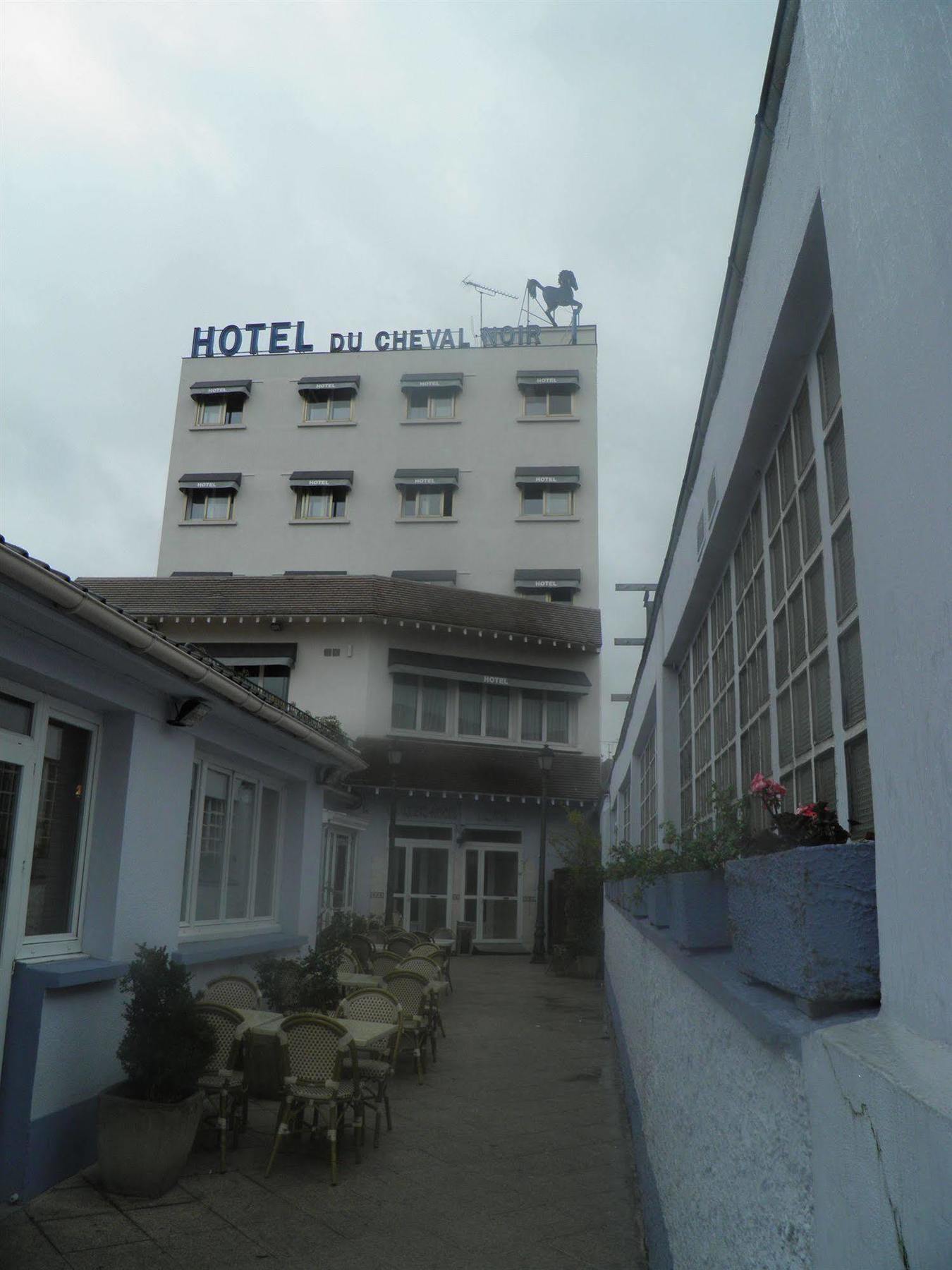 Le Cheval Noir Hotel Paris Pantin Exteriör bild